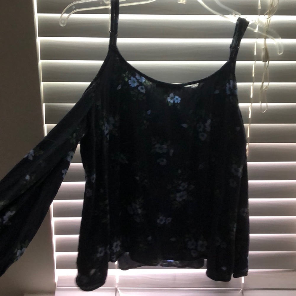 Long sleeve shoulder cut out shirt